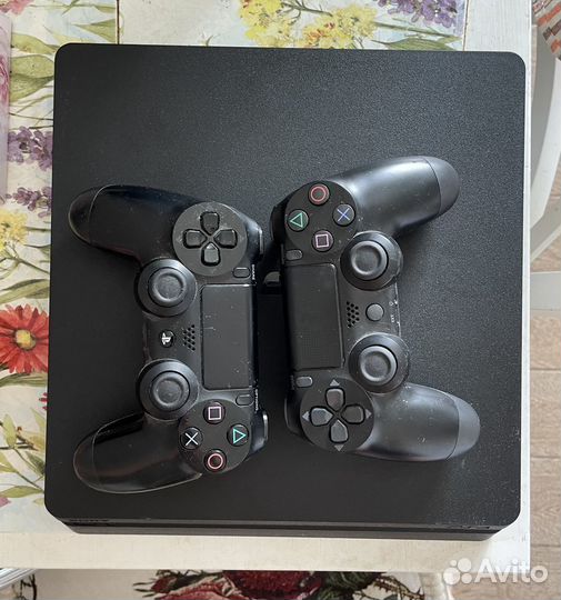 Sony Playstation 4 1 TB прошитая + 2 геймпада