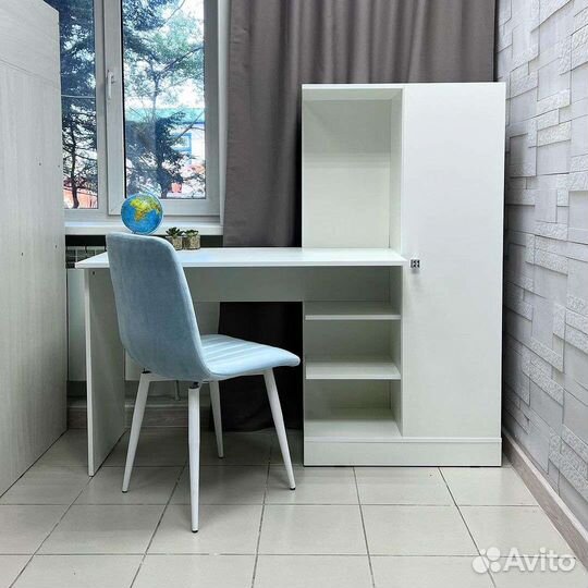 Стол компьютерный белый