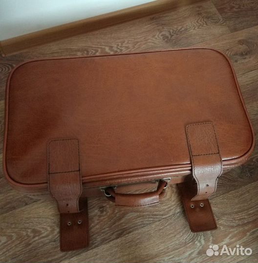 Чемодан ретро