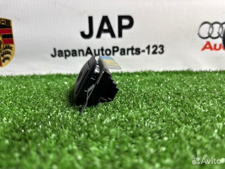 Кнопка открывания багажника Mercedes-Benz C 200