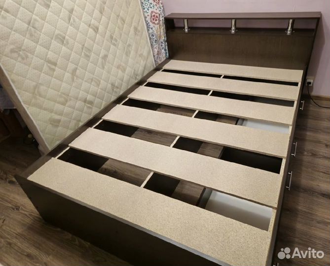 Кровать двуспальная