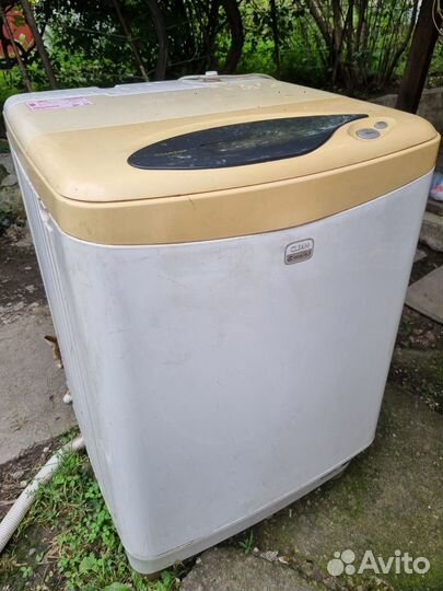 Продам машинку бу sharp sa65