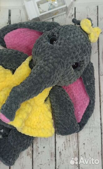 Слоник вязаный плюшевая игрушка