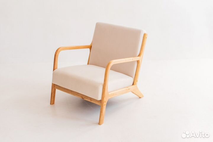 Кресло из дерева