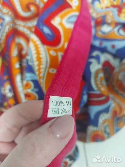 Яркий платок