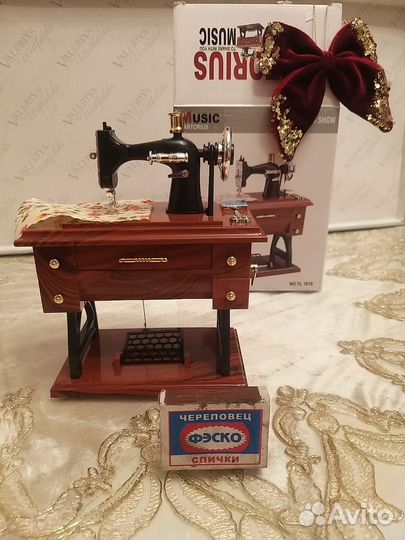 Музыкальная шкатулка Швейная машинка