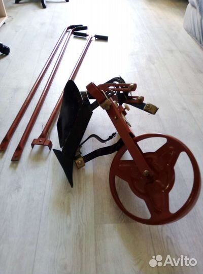 Ручной культиватор, окучник