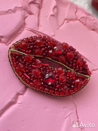 Брошь из бисера