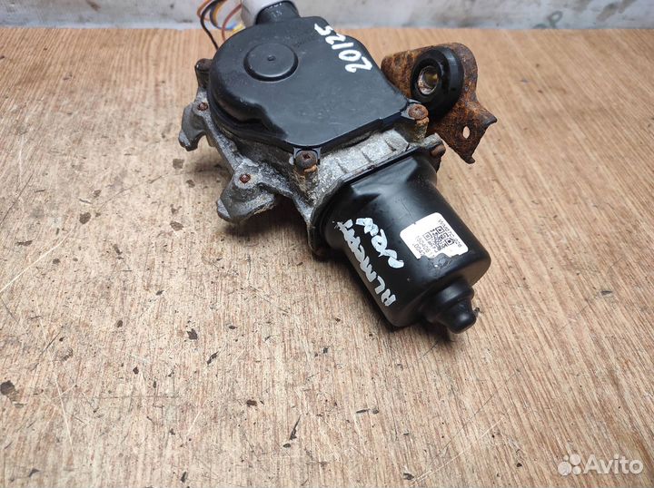 Моторчик стеклоочистителя передний Nissan Almera