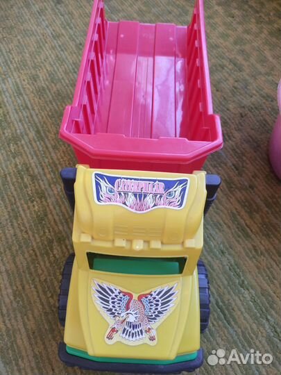 Игрушка самосвал большой