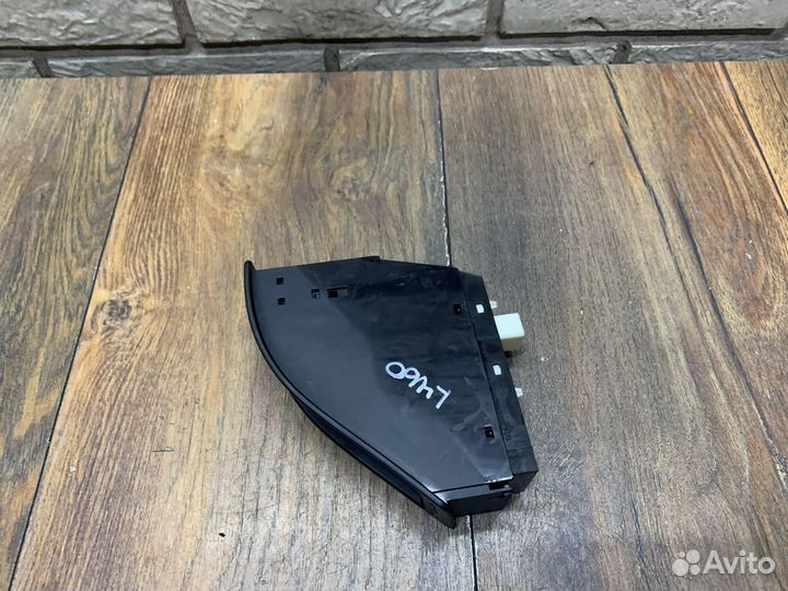 Lexus LS460L Кнопка фиксатора стояночного тормоза