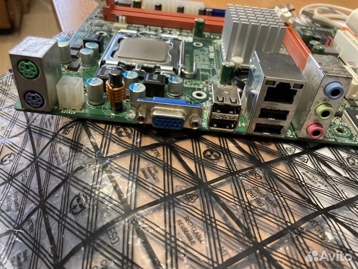 Материнская плата 775 ddr3 с 4 ядерным процессором