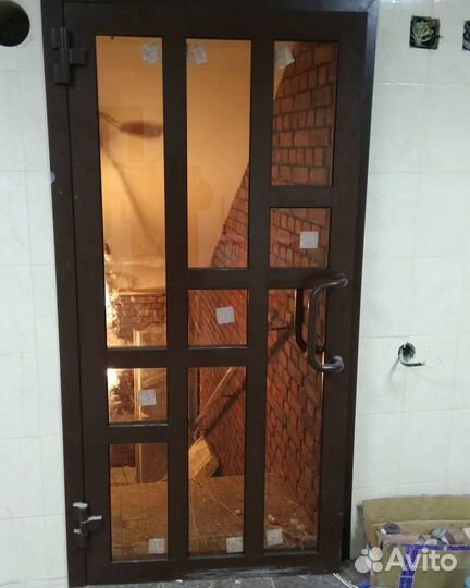 Двери в магазин, в дом