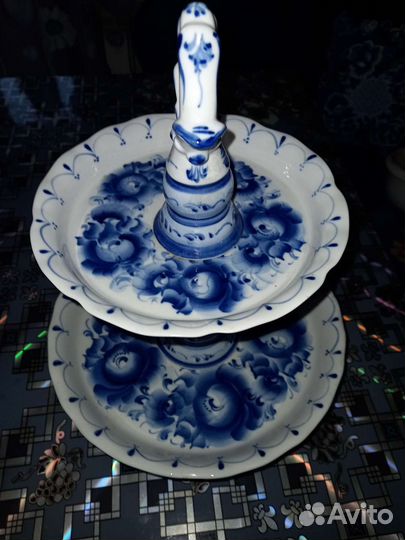 Ваза для фруктов на ножке фарфор.Гжель