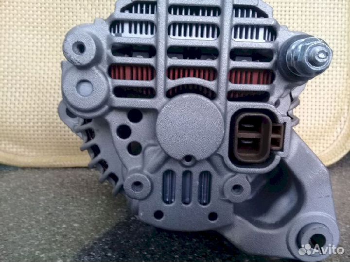 Генератор не оригинал Новый Nissan 13473