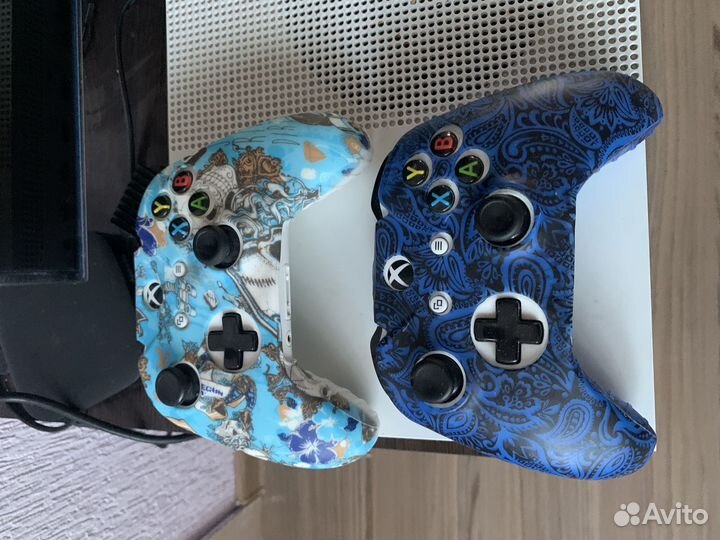 Xbox one s 2 геймпада 1tb