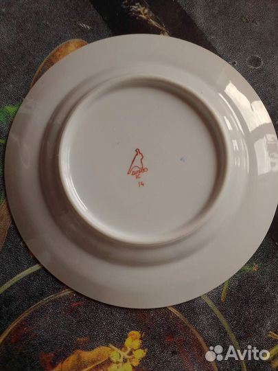 Чайные пары, тарелки, молочник, графины