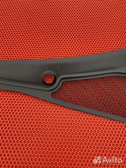 Жабо левая часть Renault Laguna 2