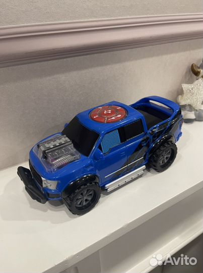 Детская машинка на батарейках