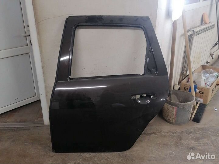 Дверь задняя левая Renault duster