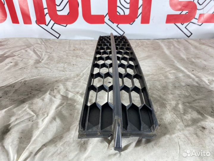 Решетка бампера передняя Skoda Rapid 1