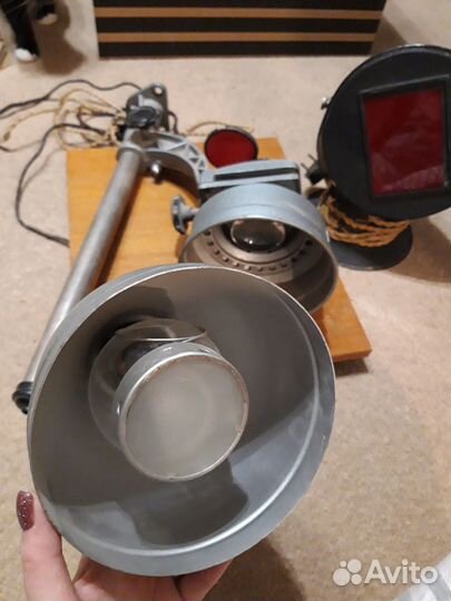 Фотоувеличитель и лампа