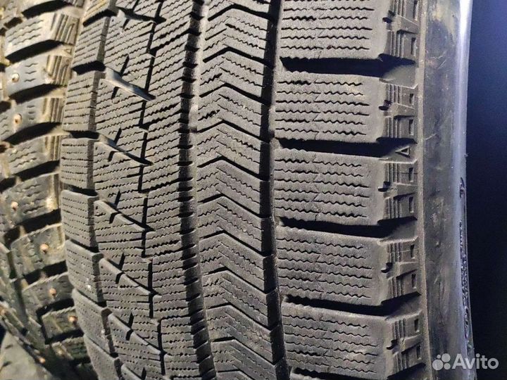 Bridgestone Blizzak VRX 215/50 R17
