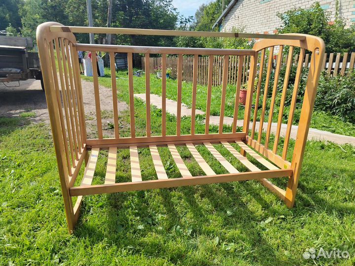 Детская кроватка с матрасом