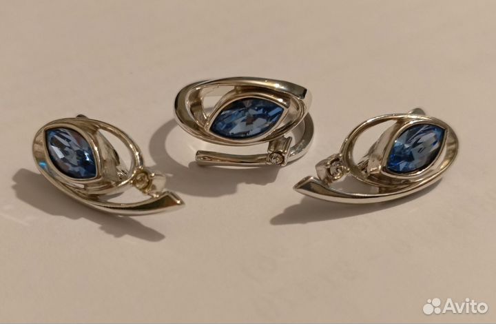 Серьги и кольцо с кристаллами Swarovski