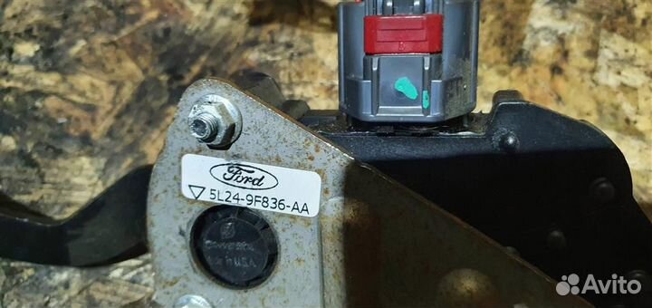 Педаль газа Ford Explorer 4