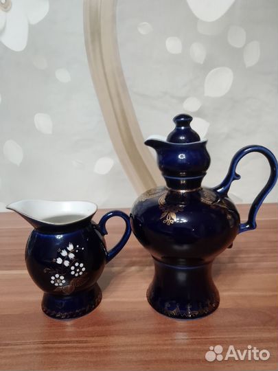 Кофейник и молочник фарфоровый