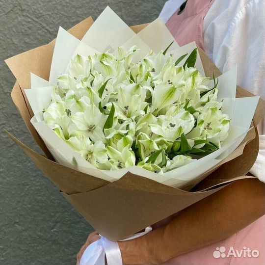 Букет из белых альстромерий 43 шт