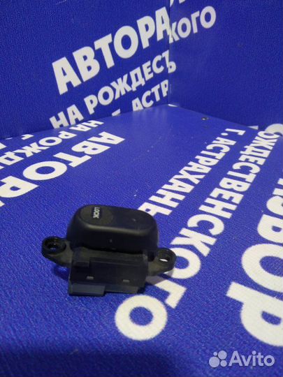 Кнопка центрального замка Chrysler Cirrus седан