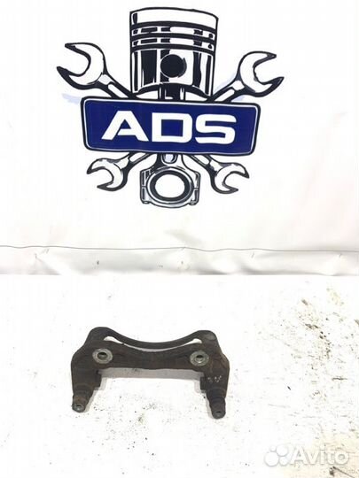 Скоба суппорта передняя Ssangyong Kyron 2 D20DT