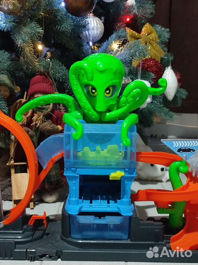 Hot wheels автомойка с осьминогом