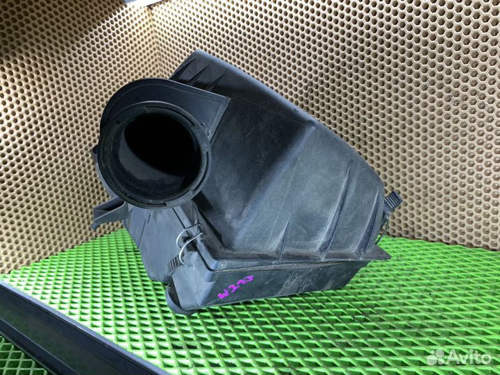 Корпус воздушного фильтра Mercedes w210