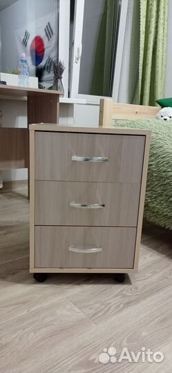 Тумба с выкатными ящиками