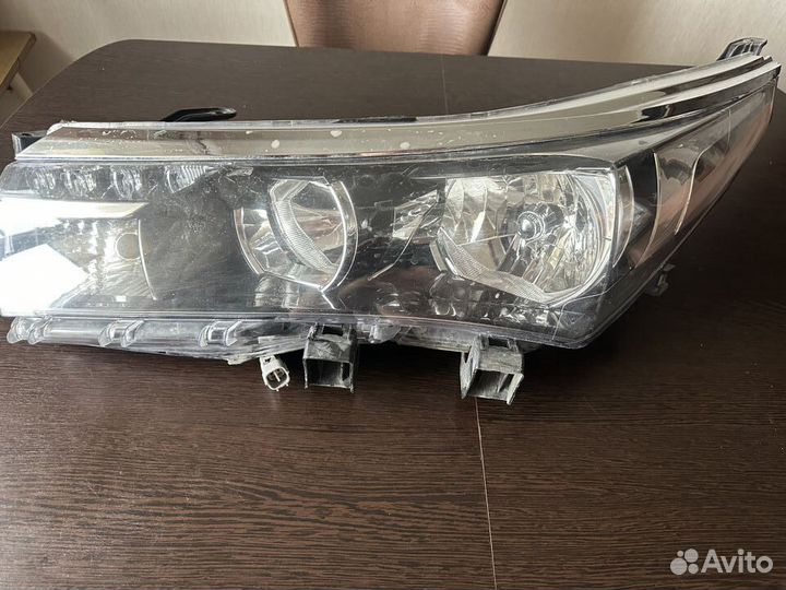 Фара передняя левая на Toyota Corolla 2013 г