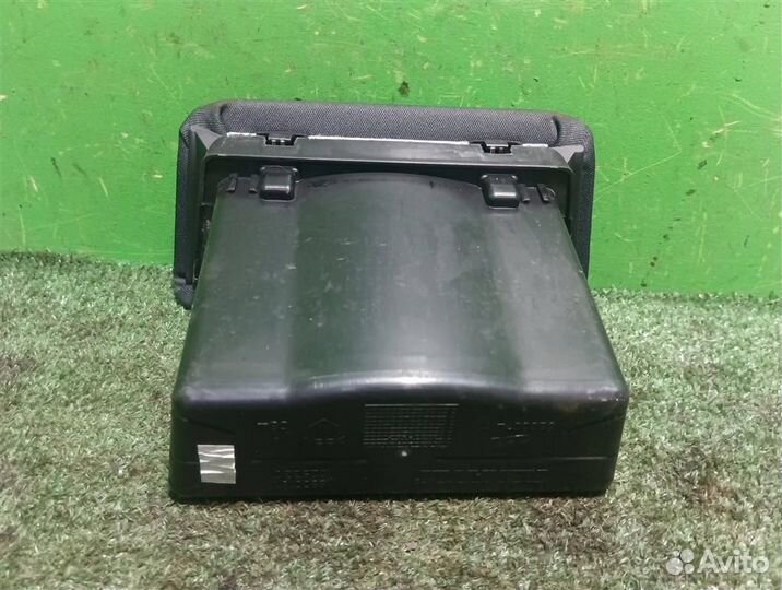 Ящик для мелочи дверной правый Renault Megane 2