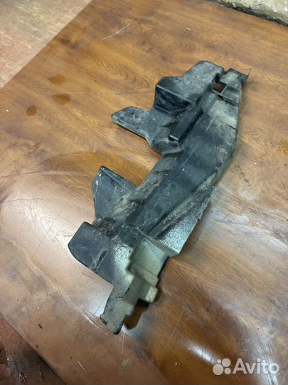 Nissan x trail t31 Дефлектор радиатора правый