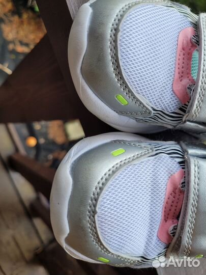 Кроссовки для девочки 28 размер