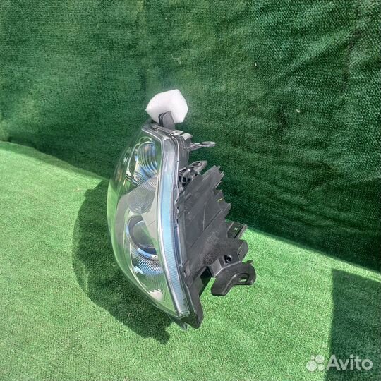 Фара передняя правая toyota auris 1