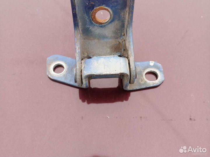 Петля двери передняя правая Mazda 3 2007