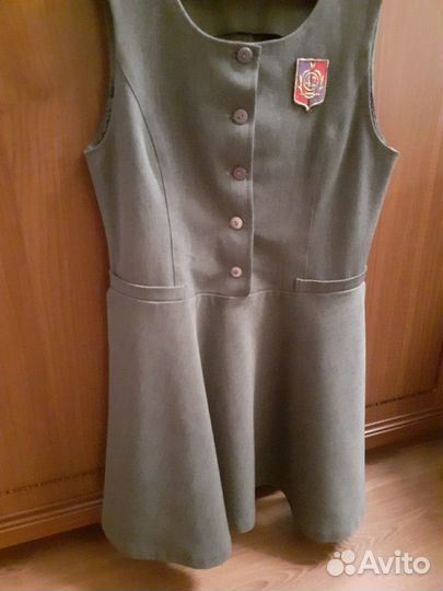 Школьная форма(сарафан и две серых юбки)