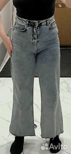 Джинсы женские с разрезами