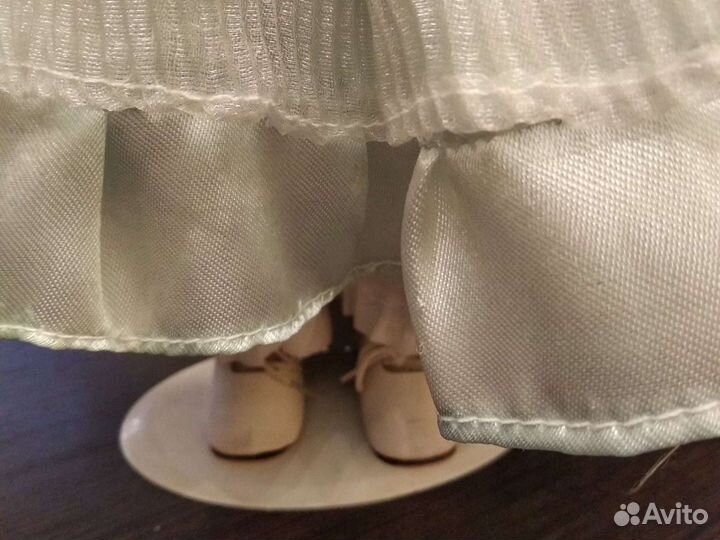 Кукла фарфоровая коллекционная средняя