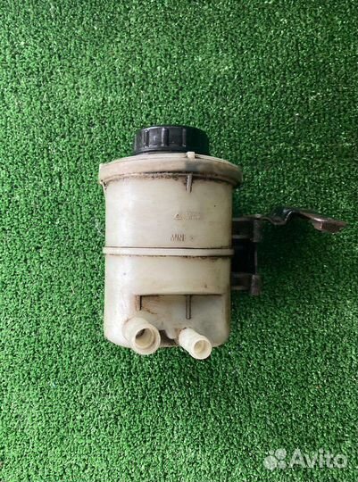 Бачок гур Renault Logan 1