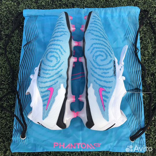 Футбольные бутсы Nike