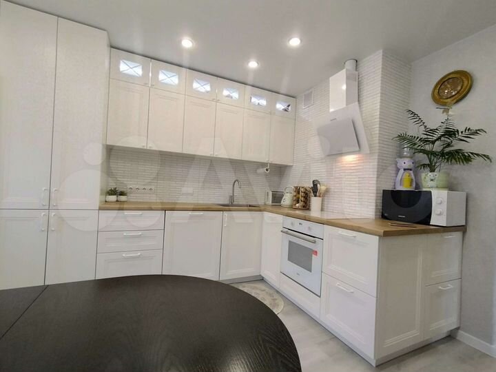 2-к. квартира, 66 м², 1/17 эт.