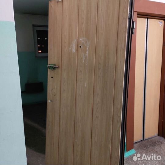 Дверь входная металлическая б у